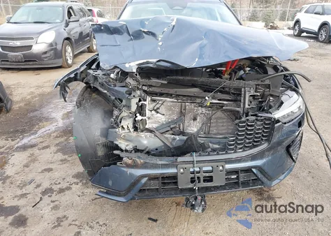 2024 Volvo Xc60 B5 Core Dark Theme из США, поврежденный, VIN YV4L12RKXR1806829